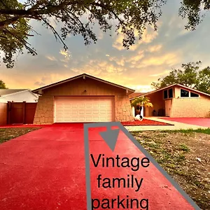 Vintage Family Scape + Heated Pool&discount Holiday home